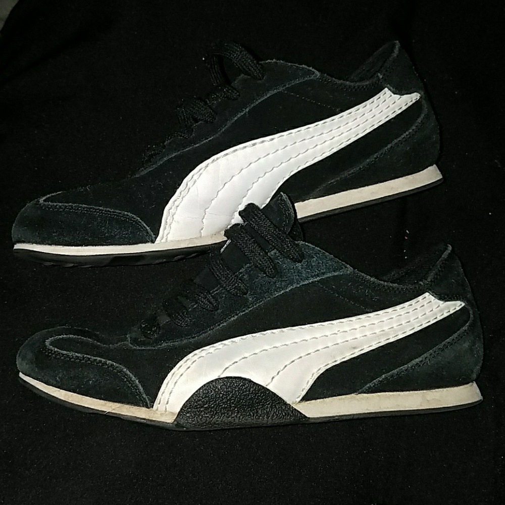 Women's black leather Pumas